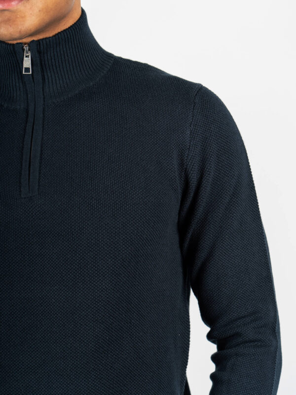 marcus langdon half zip 1570x2093c (5)