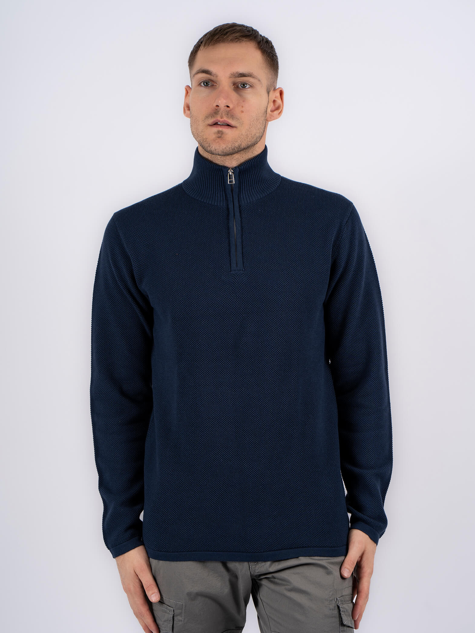 marcus langdon half zip 1570x2093c