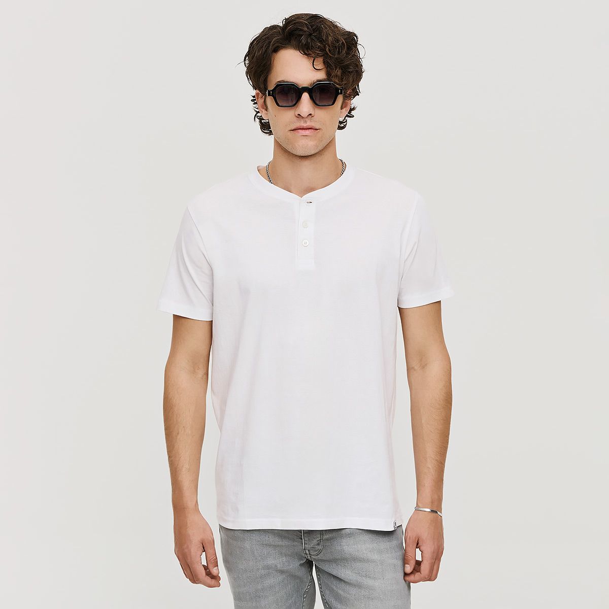 25017 101 751 WHITE 001