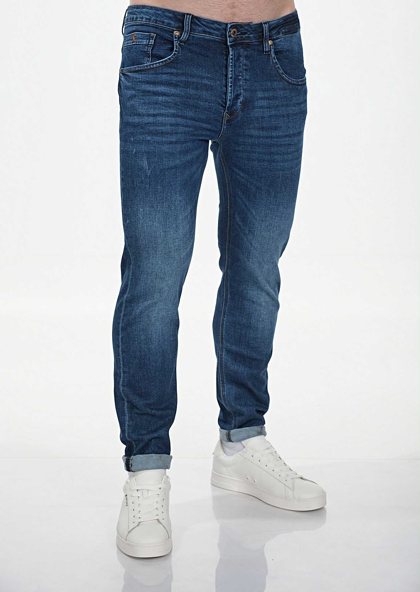 6bad3195 6553 450f 9456 94b5d86bb2db