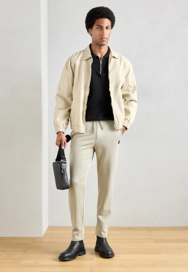 53d8e454bf1a439297b2a69fff5d801c