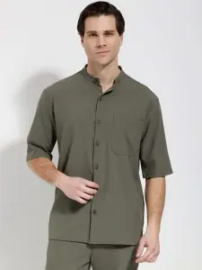 UNDER2564 225x300.jpg UNDER2564 225x300.jpg